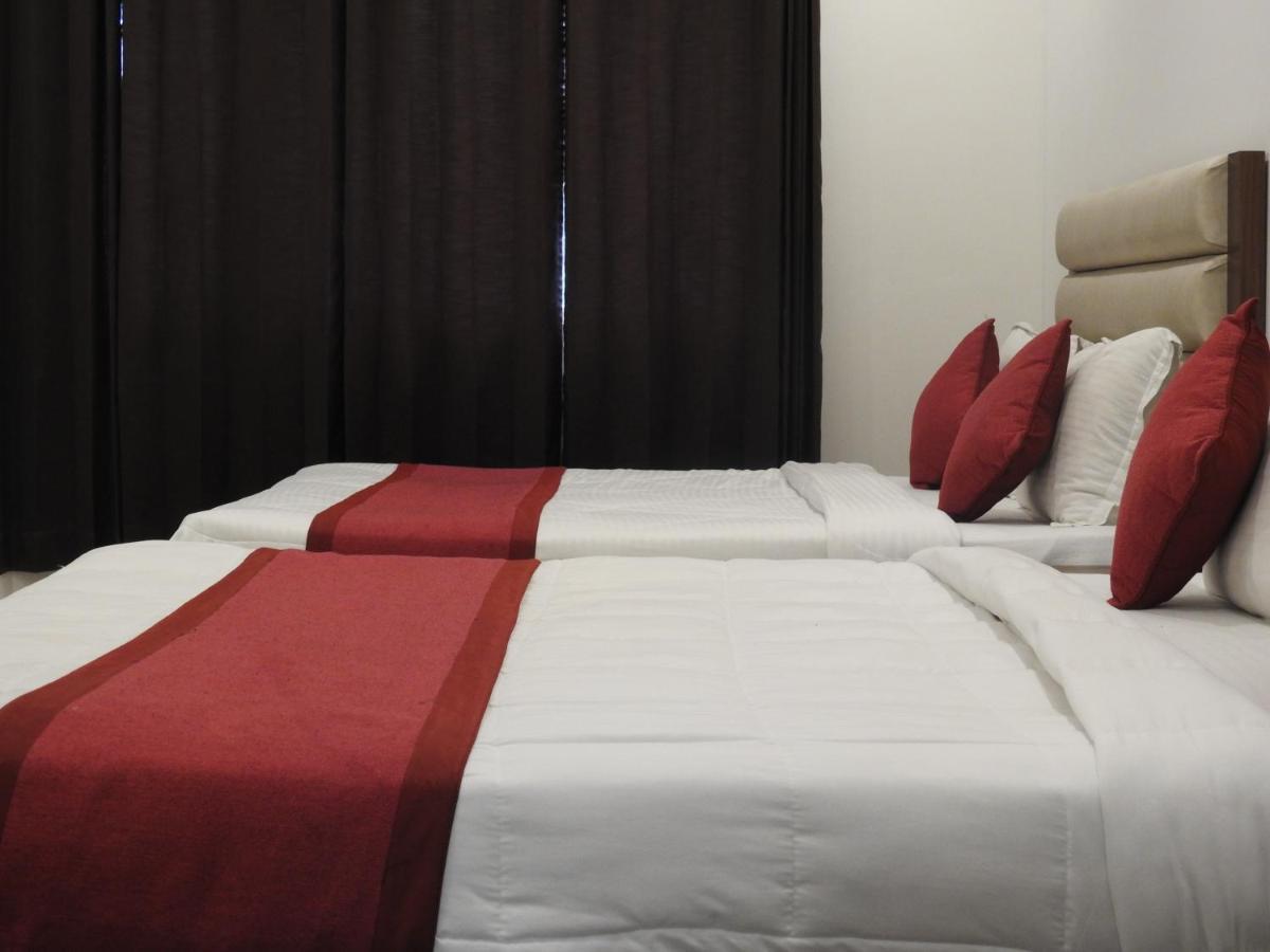 Hotel Aakash Residency Dehradun Esterno foto