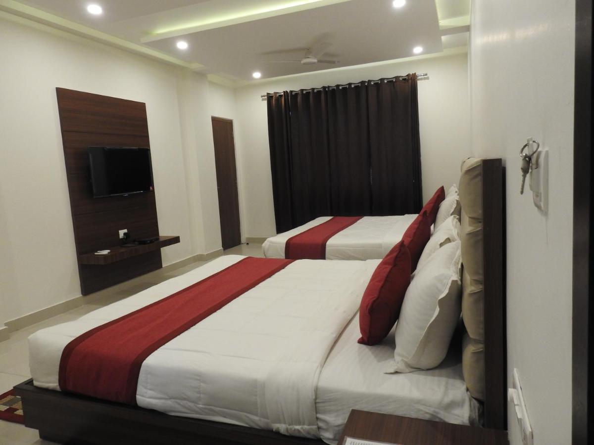 Hotel Aakash Residency Dehradun Esterno foto