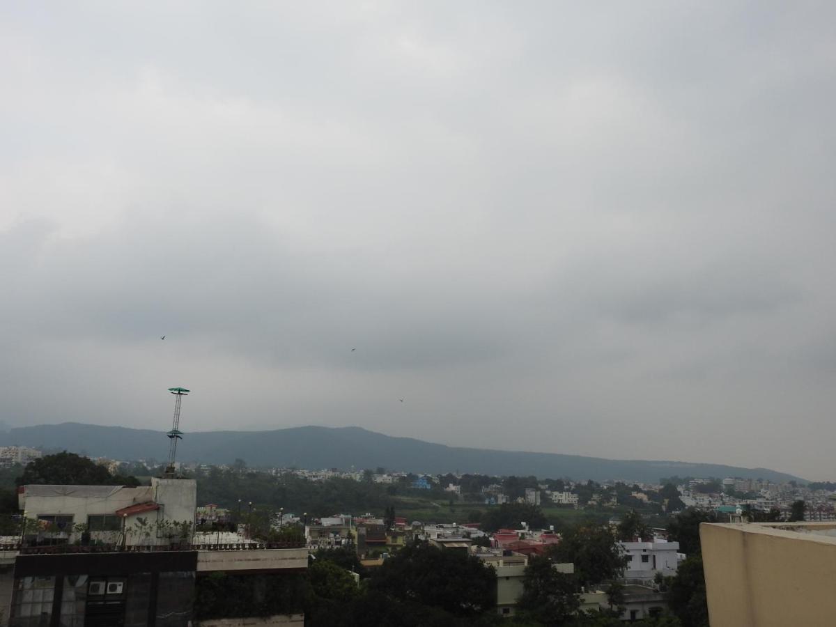 Hotel Aakash Residency Dehradun Esterno foto