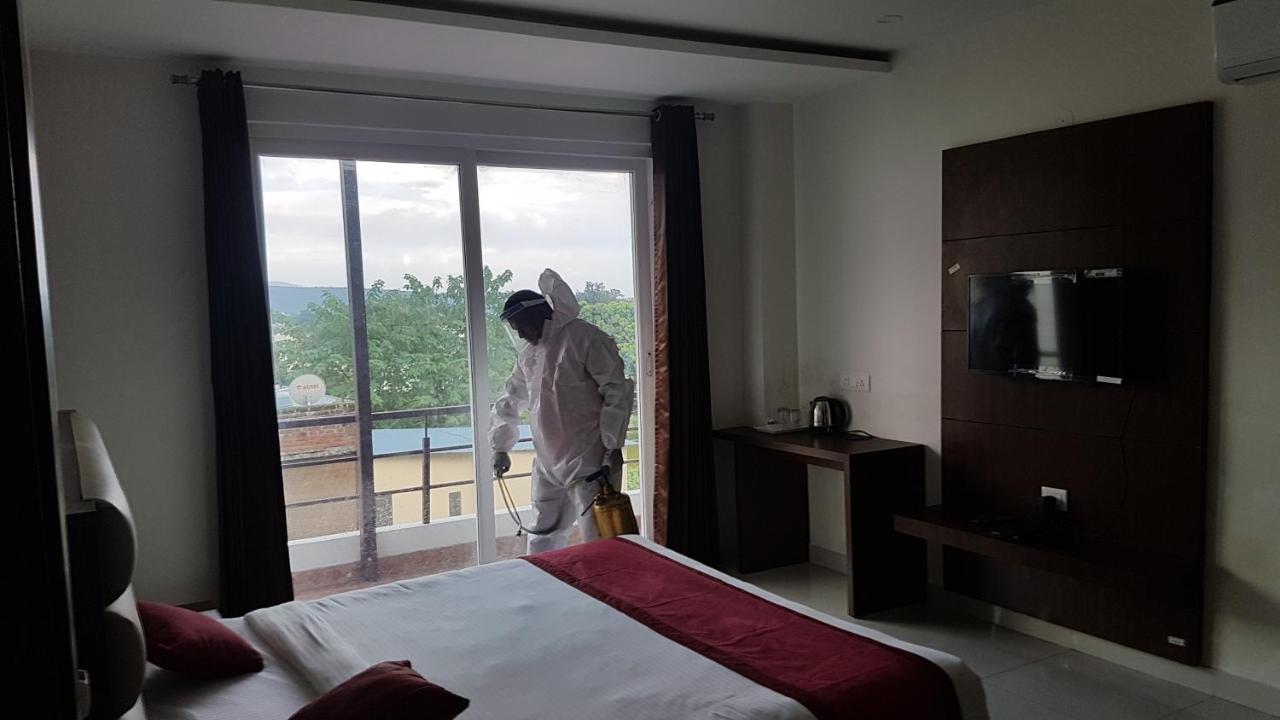 Hotel Aakash Residency Dehradun Esterno foto