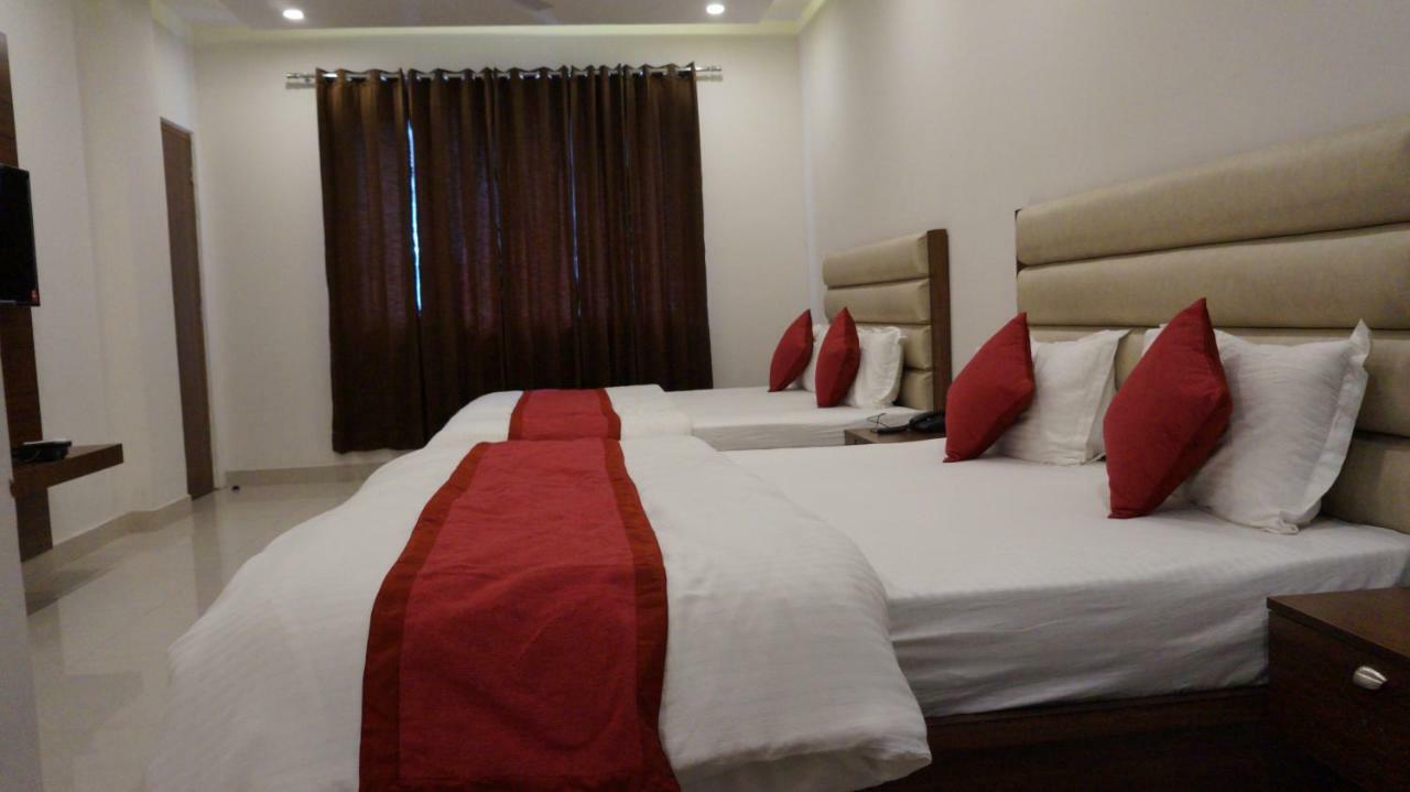 Hotel Aakash Residency Dehradun Esterno foto